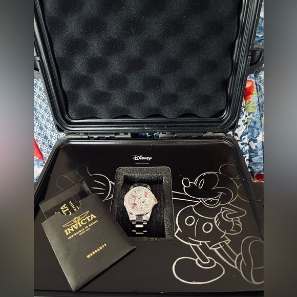 - Disney Invicta Mickey Mouse & Minnie Mouse Collector Special Edition Wat… - Picture 2 of 5